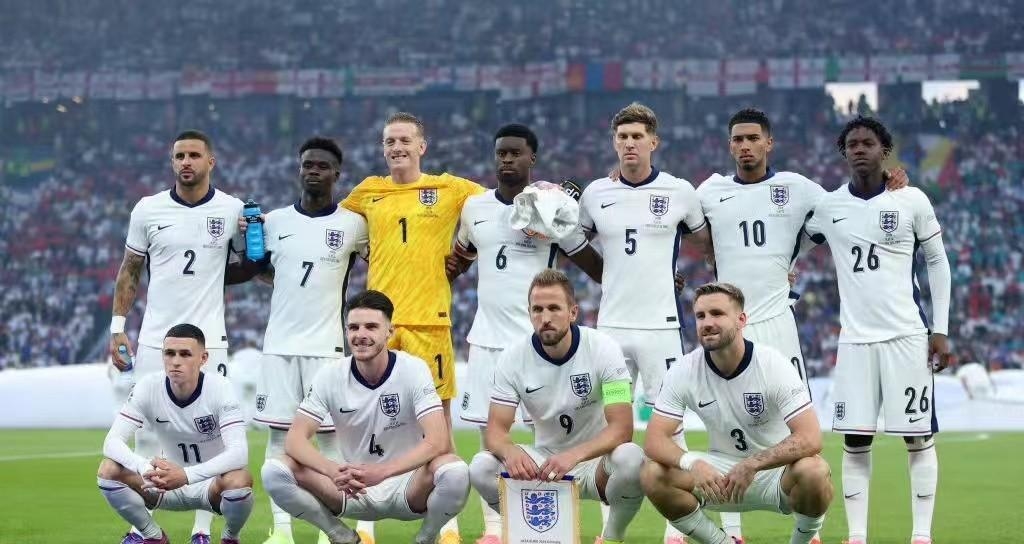 乐鱼体育关于领先优势明显首场状态出色，西班牙队观众沸腾！，Uzi重返赛场比赛高潮迭起的信息